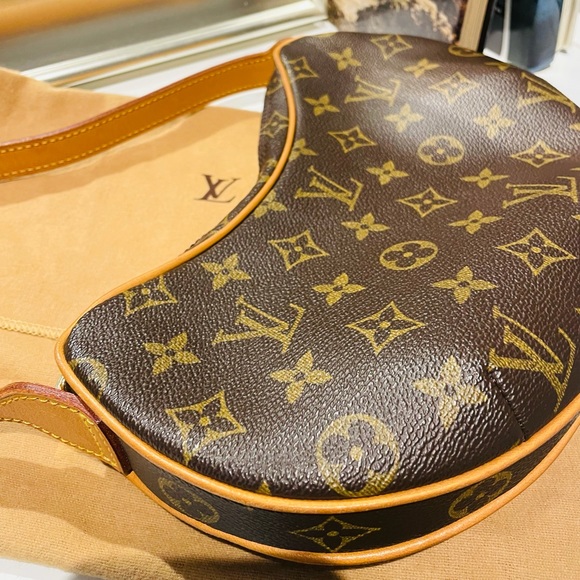Louis Vuitton Handbags - LIKE NEW Louis Vuitton Authentic CROISSANT PM